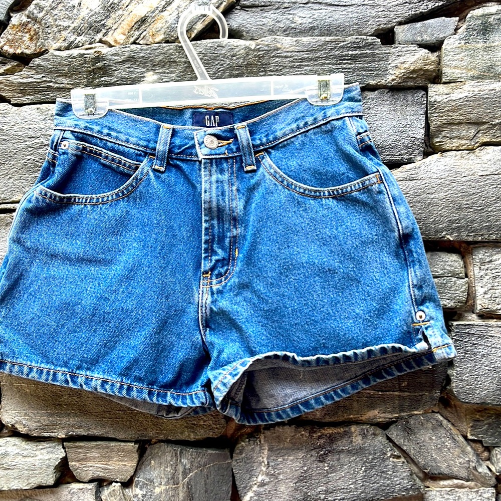 Y2K Gap Shorts 🌈